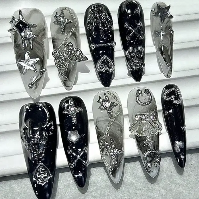 Jirai japonais épices filles presse à la main sur les ongles Y2K noir blanc longue pointe Nail Art 3