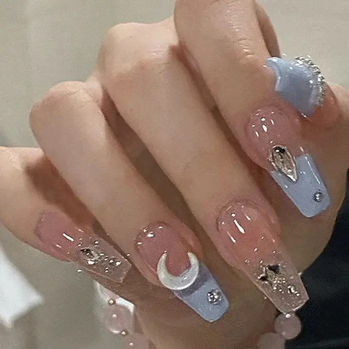 Faux ongles cercueil carrés courts