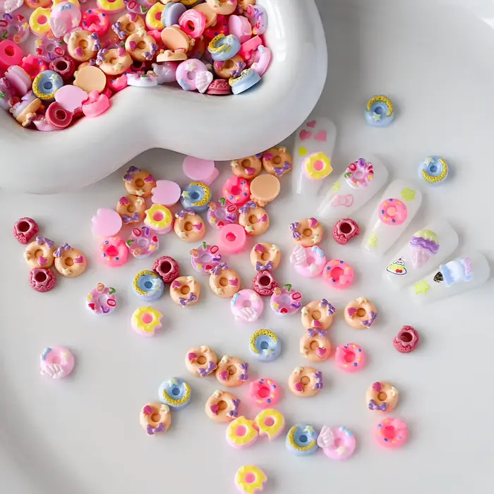 50 pièces 3D mixte Kawaii beignets Nail Art breloques dessin animé Dessert/beignet ongles décorations pour bricolage artisanat cheveux manucure accessoires