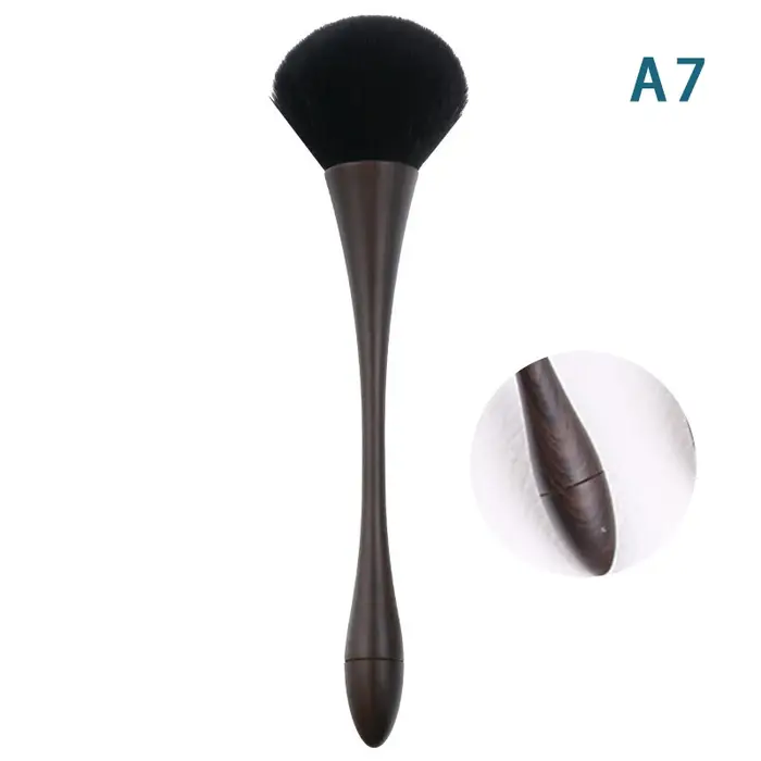 Brosse pour nettoyer la poussière des ongles