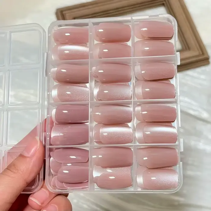 144 faux ongles à presser effet œil de chat rose nude