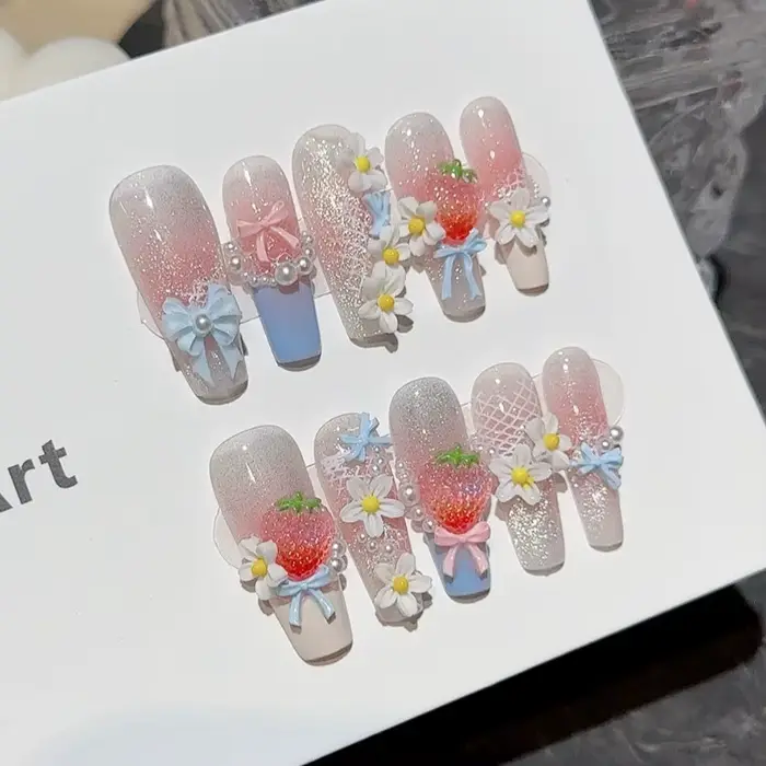 Mignon 3D fraise fleur Blush press-on ongles doux été rose bleu arc perles français Nail Art oeil de