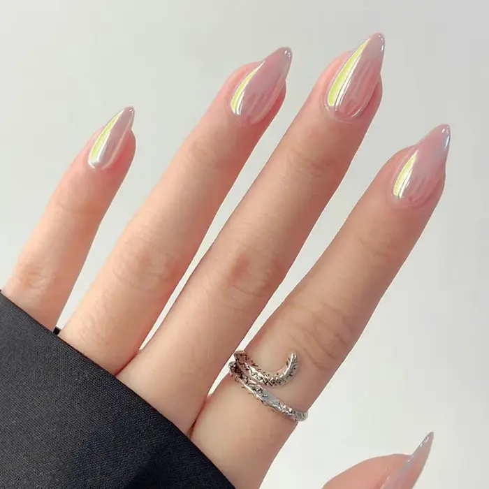 24 faux ongles en acrylique rose scintillant Aurora, courts, forme amande, motifs français minimalistes et élégants, amovibles, à couverture complète