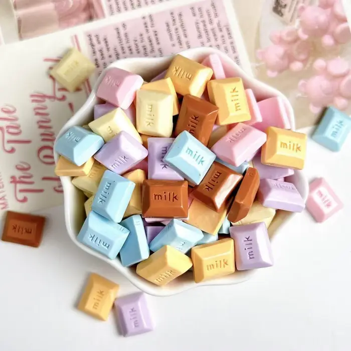 Décorations d'ongles en résine de chocolat au lait pour le bricolage à la main