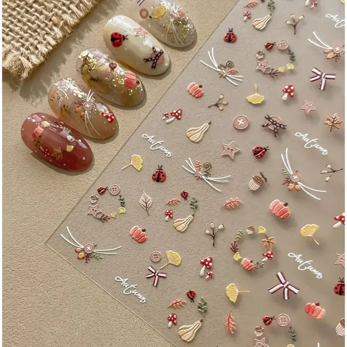Autocollants pour ongles d'automne : Feuille tombée, champignon, coccinelle, citrouille, couronne, nœud. Accessoires d'art pour ongles, autocollants décoratifs auto-adhésifs.