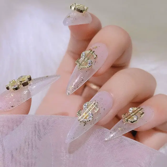 Décoration d'ongles en forme de dollar en argent et or