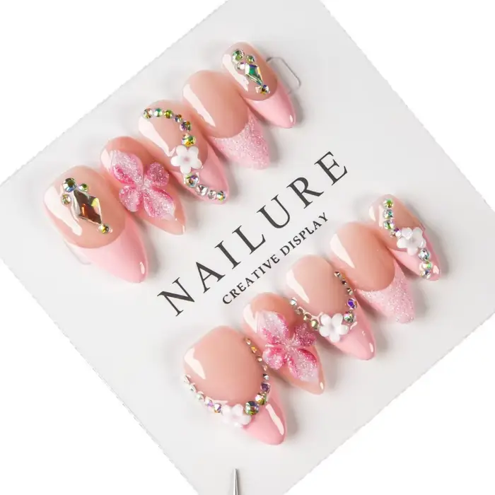 Faux ongles à presser couleur nude amande