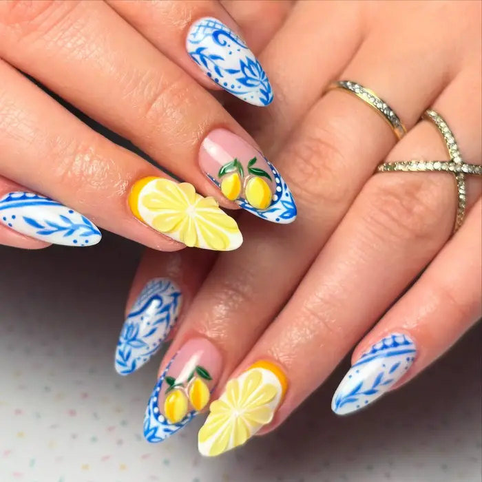 Ongles amande bleu jaune