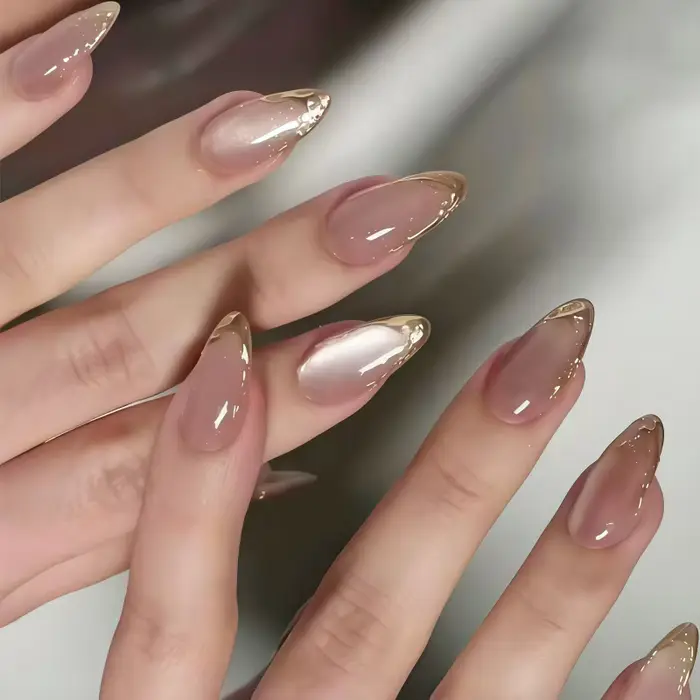 Nouveauté 2026 : 24 faux ongles minimalistes en forme d'amande à la française