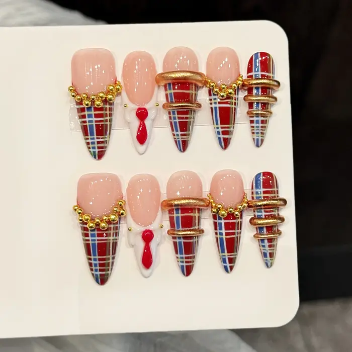 10 faux ongles longs et pointus faits à la main