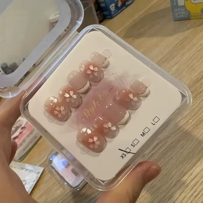 Faux ongles rose doux faits à la main pour femmes et filles