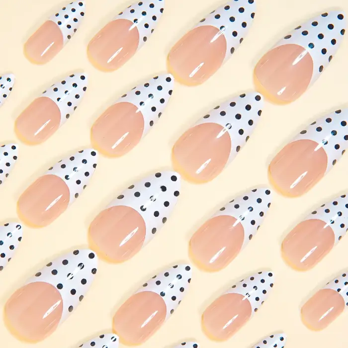Faux ongles moyens pour femmes et filles