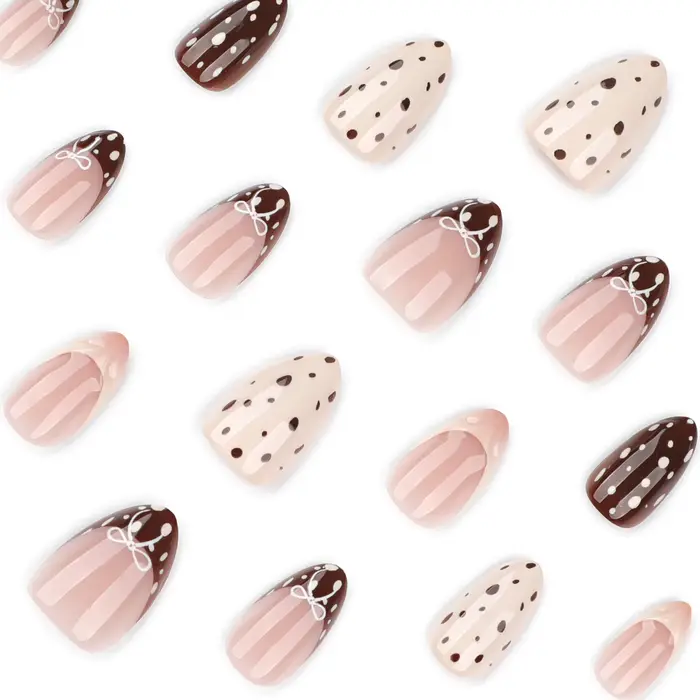 Faux ongles courts amande marron à presser