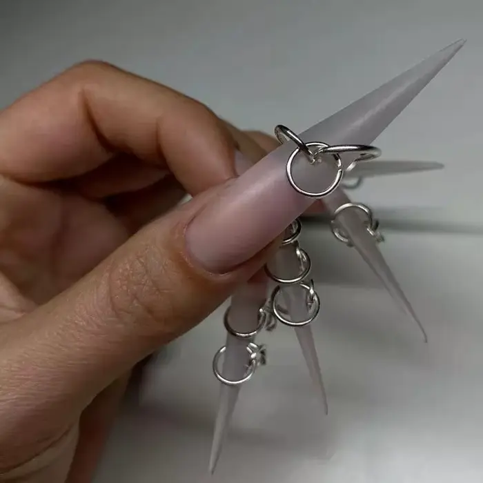 Piercing pour les ongles