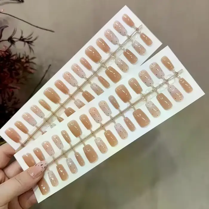 30 faux ongles rouges à bout français avec fleurs