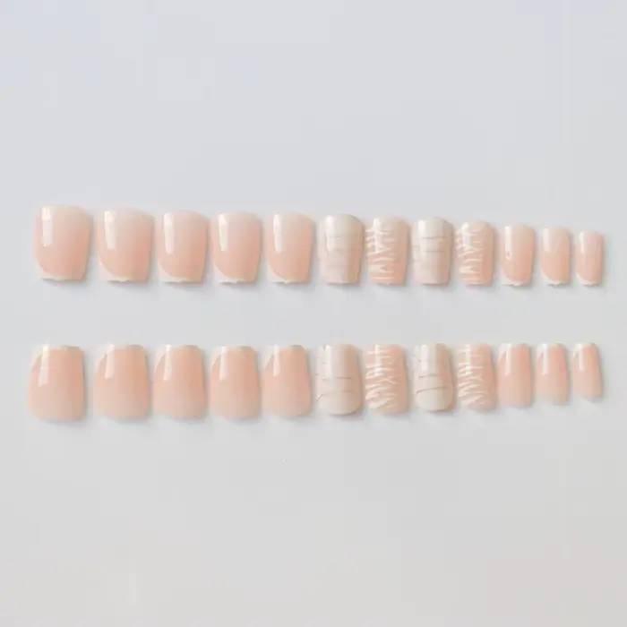 Faux ongles courts en T à la mode