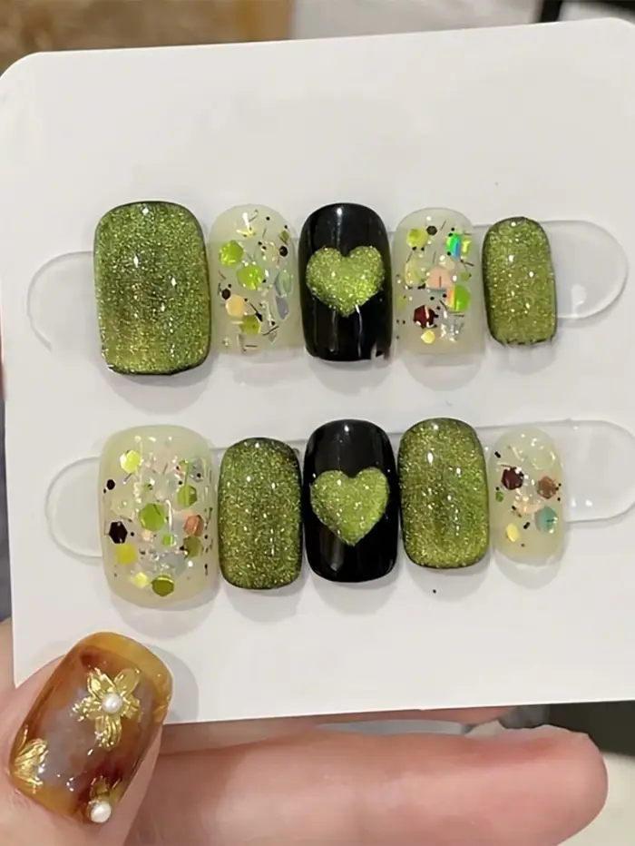 Faux ongles faits à la main