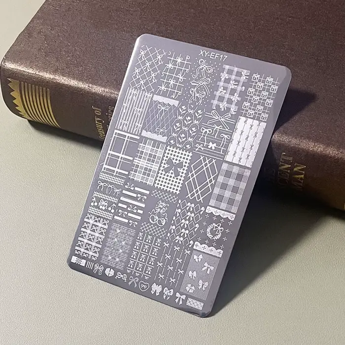 Modèle de manucure en plaque d'acier