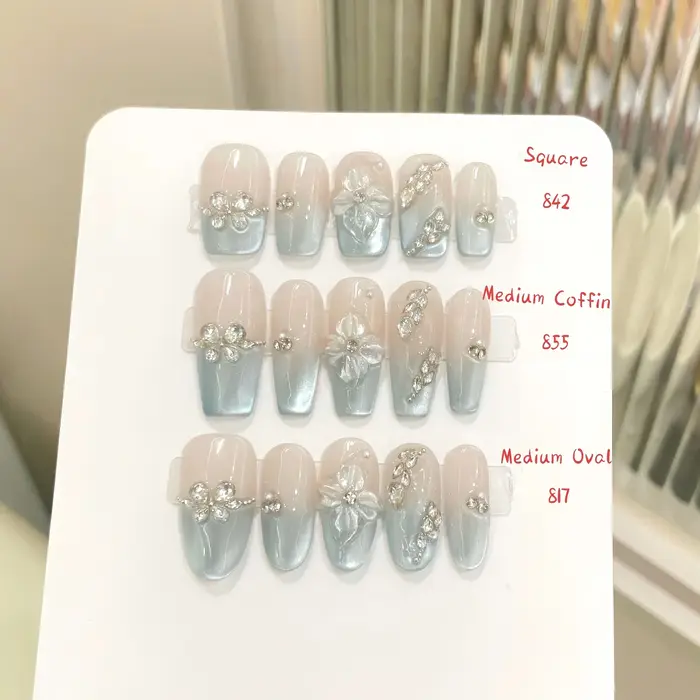 10 faux ongles faits à la main