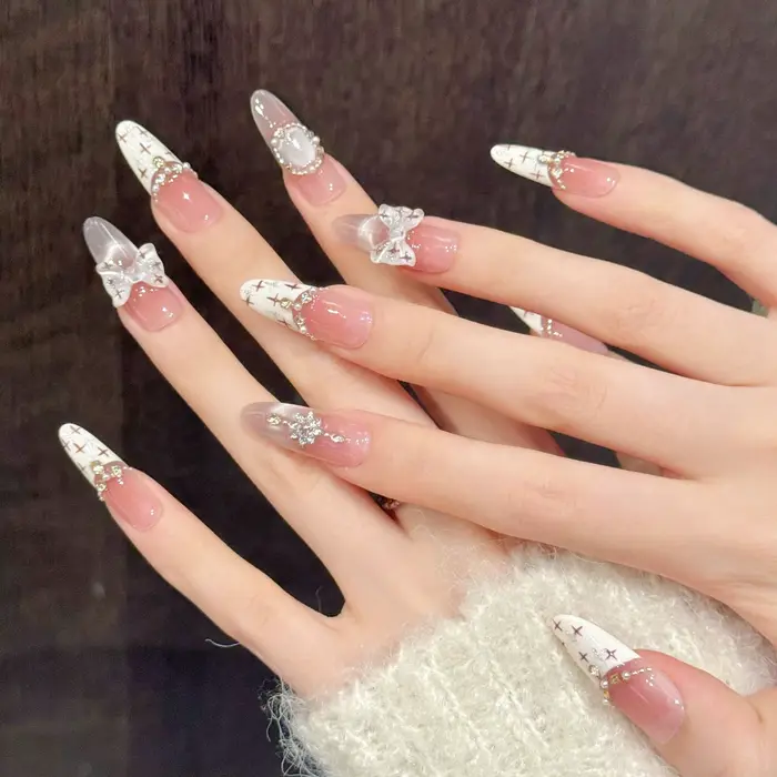 10 faux ongles faits à la main