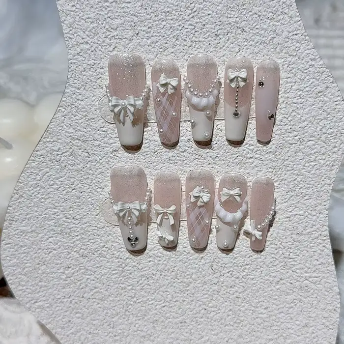 Mignon 3D perle arc français à la main presse sur les ongles doux jupe à carreaux Ballet longue Nail