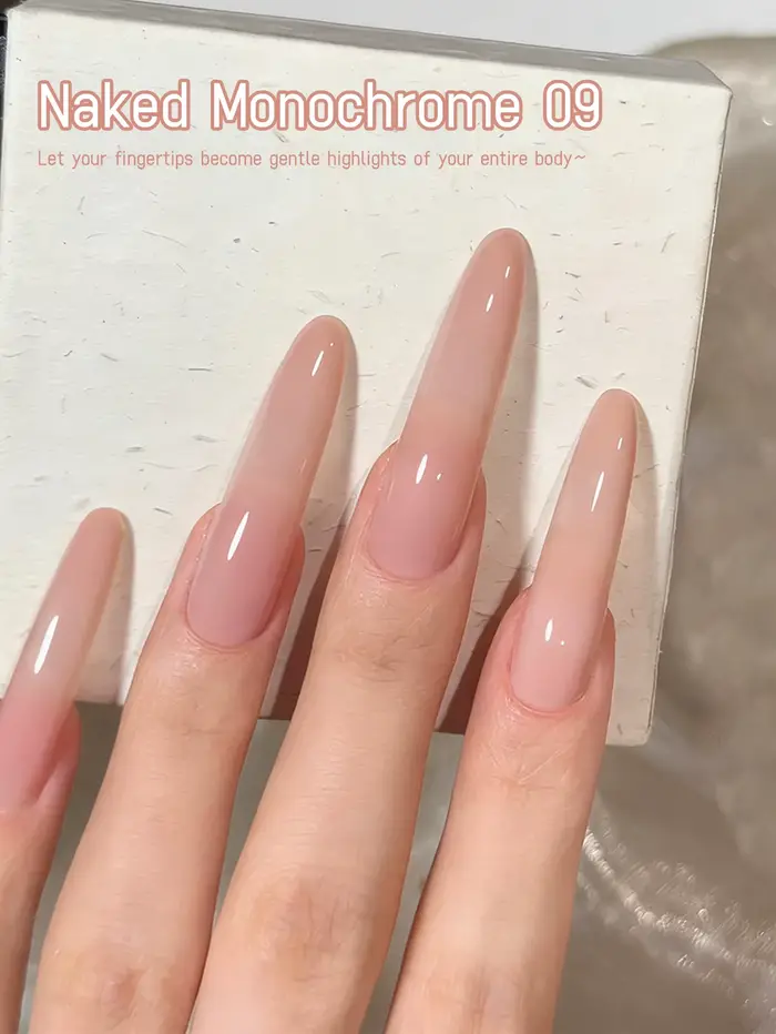 1 vernis à ongles gel nude de 15 ml avec une finition translucide et brillante. Un incontournable pour le nail art
