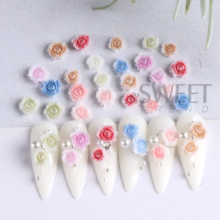 12 compartiments de décorations pour ongles à motifs floraux automne-hiver, mélange de fleurs marron et jaune, perles et billes de caviar argentées, bijoux élégants pour manucure.