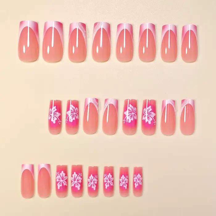Manucure à la française style « ins » – ongles décoratifs avec motifs floraux