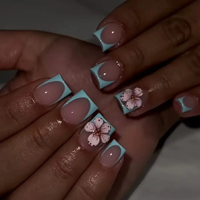 24 pièces français bleu faux ongles Art avec mode fleur Design court carré