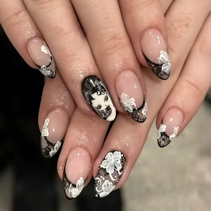 24 faux ongles français pointus en dentelle noire faits à la main, associés à des fleurs blanches en