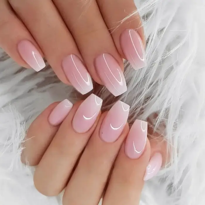 Faux ongles en forme de cercueil