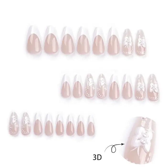 Faux ongles longs en amande pour manucure