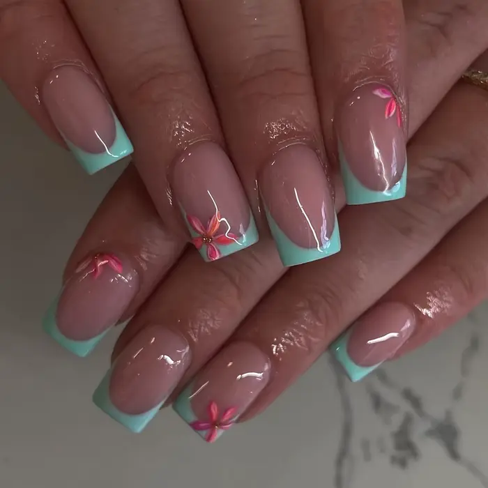 24 pièces français bleu faux ongles Art avec mode fleur Design court carré faux ongles conseils fini