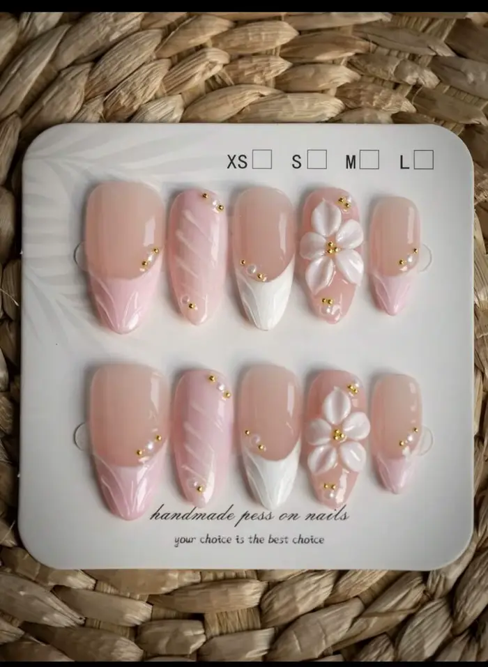 10 faux ongles faits à la main en forme d'amande