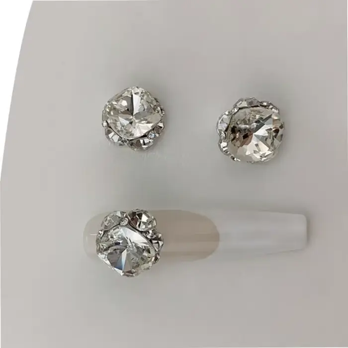 831E 3PCS Charmes à ongles irréguliers Nails accrocheurs