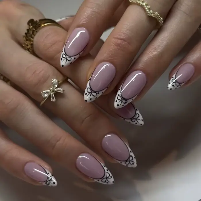 Faux ongles amande brillants à pois blancs et rose nude nacré, prêts à poser, amovibles