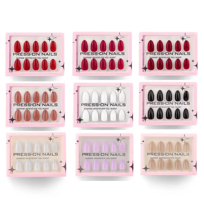 Faux ongles longs en amande pour manucure