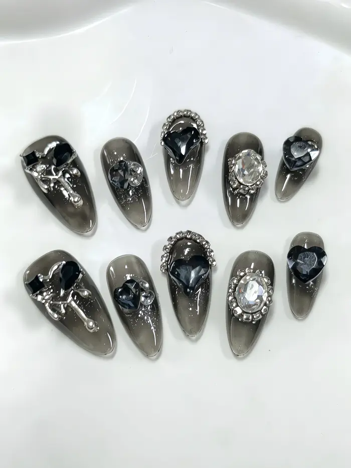 10 faux ongles de longueur moyenne en forme d'amande