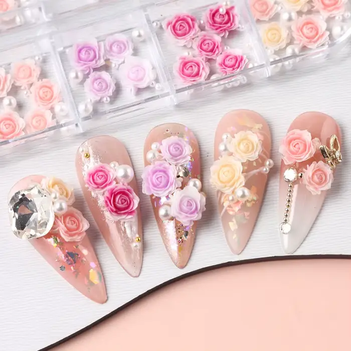 12 Grilles de Breloques pour Ongles en Résine Colorées en Forme de Rose