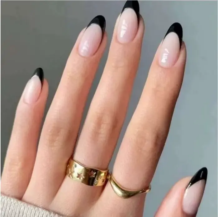24 faux ongles à presser en forme d'amande