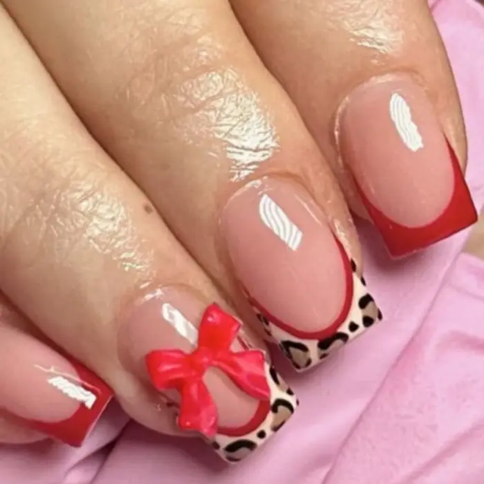 Faux ongles carrés courts avec Relief imprimé léopard
