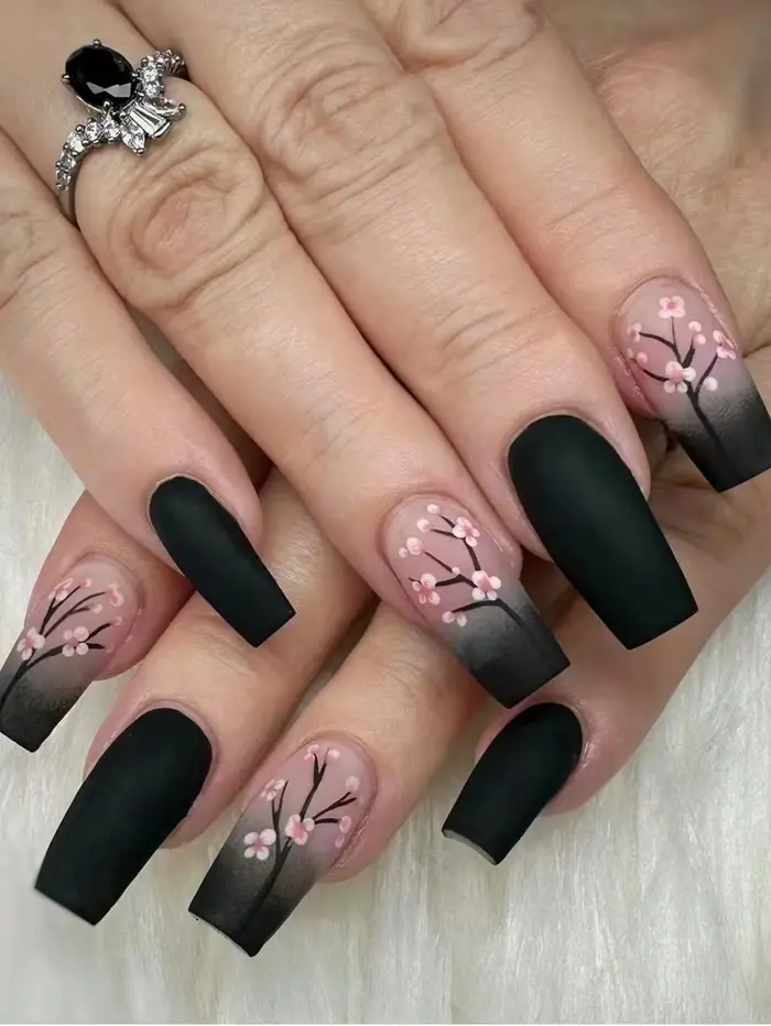 24 faux ongles cercueil noirs pur, décorés de fleurs de cerisier, kit de nail art blanchissant avec 