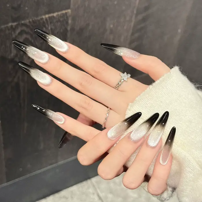 Faux ongles longs stiletto faits à la main à presser avec design scintillant