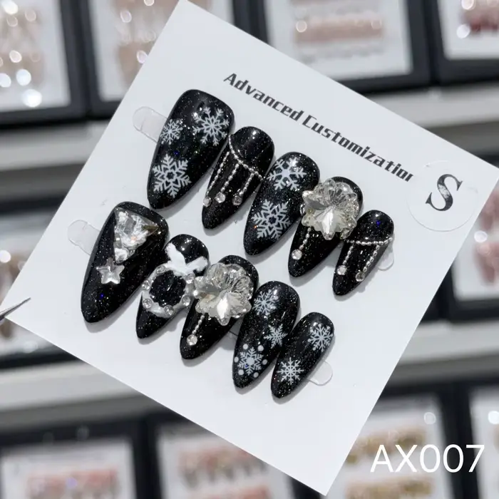 Flocon de neige nail art 3D fait à la main, nail art, cristal, blanc, noir, amande, père Noël, biscu