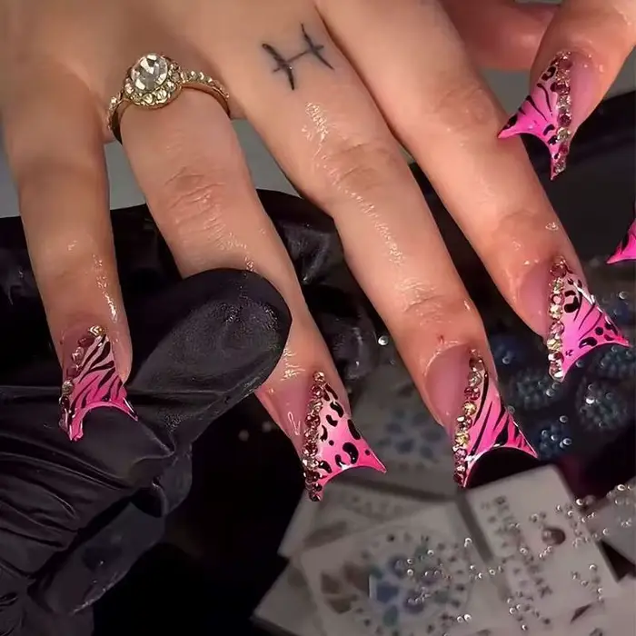 24 faux ongles roses imprimé léopard