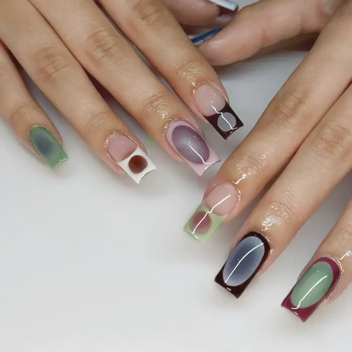 24 faux ongles de style français à effet dégradé, mi-longs, carrés, à couverture complète, tendance 