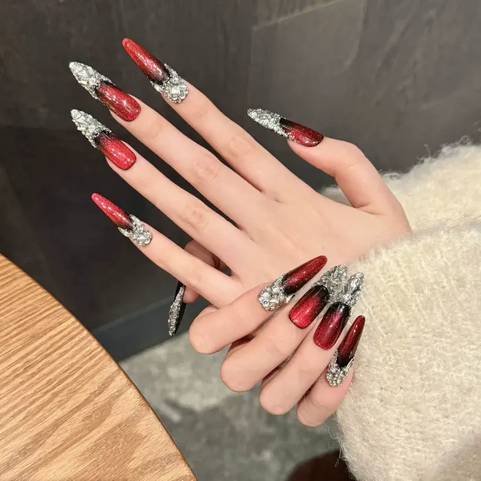 Faux ongles de luxe super longs en amande rouge vin