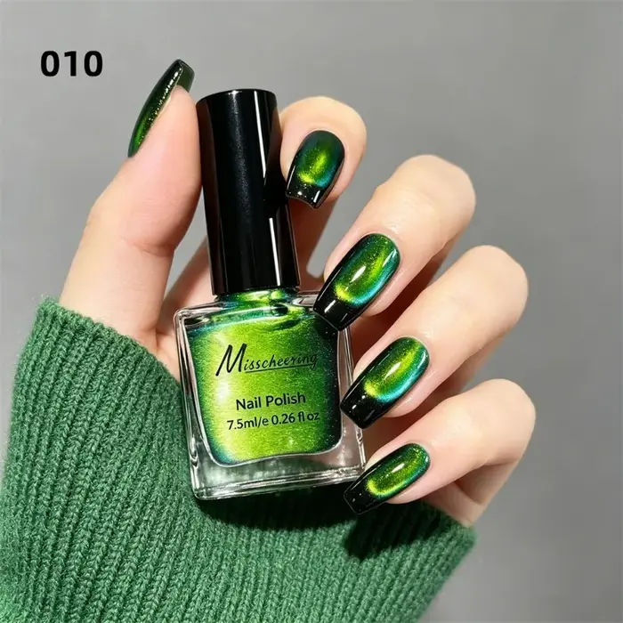 Vernis à ongles magnétique polarisé effet œil de chat irisé