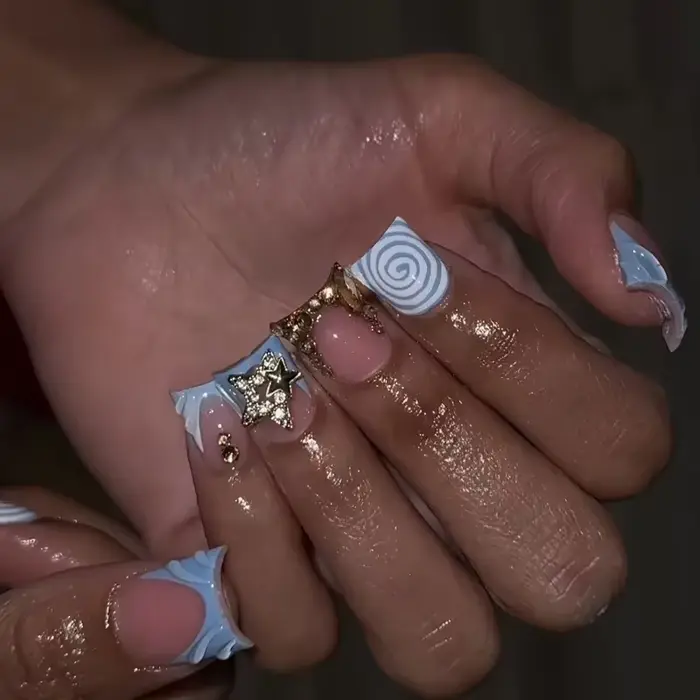 Faux ongles courts en bec de canard
