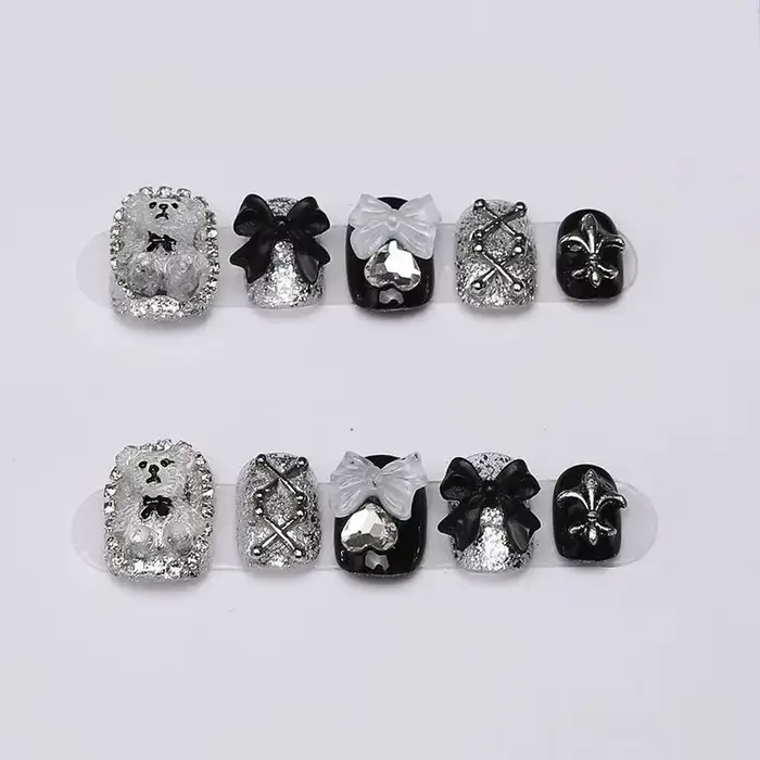 10 pièces d'ongles à pression ours et nœud faits à la main-ongles courts carrés brillants avec des motifs d'ours de dessin animé mignons pour femmes/filles